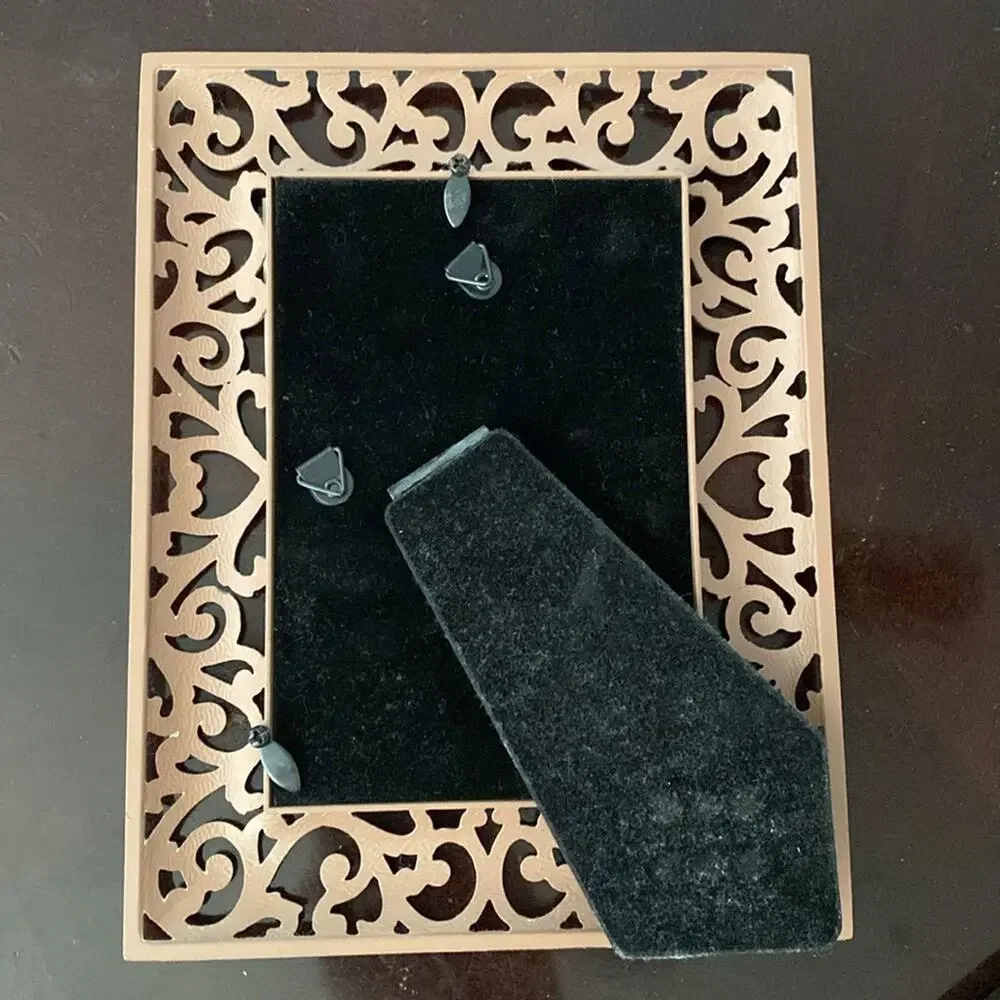 Vintage‎ Sixtrees metal filigree open 4x6” photograph frame